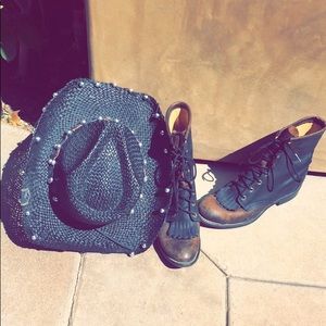 Laredo women’s lace up boot.